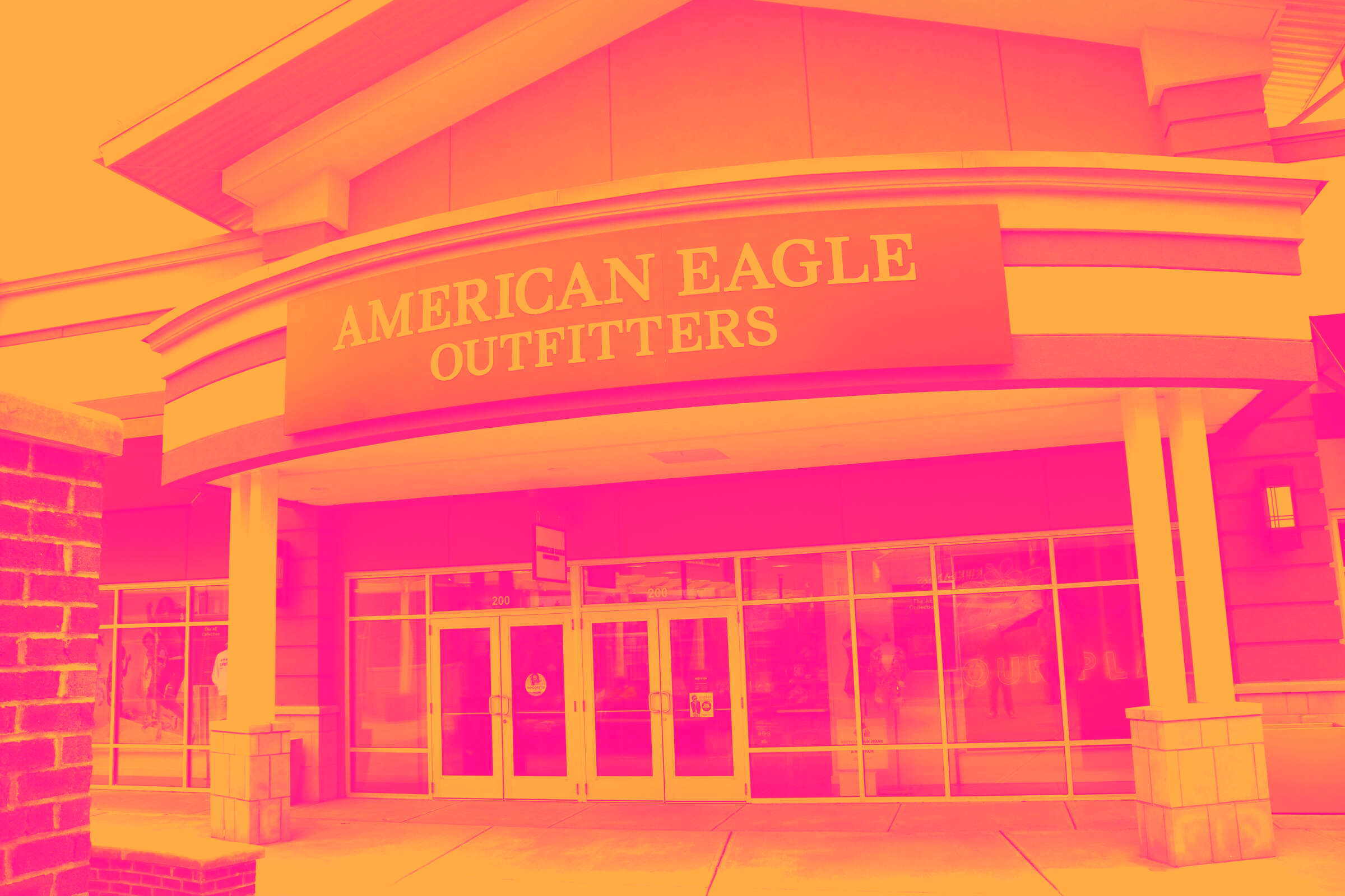 why-american-eagle-aeo-shares-are-getting-obliterated-today